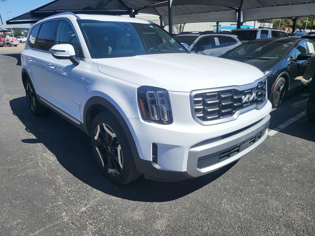 Used 2025 Kia Telluride S image 3