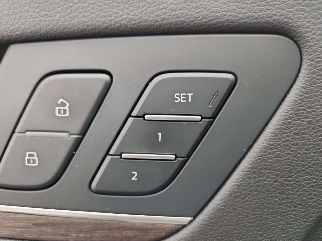 Used 2023 Audi Q5 2.0T Premium w/ Convenience Package image 10