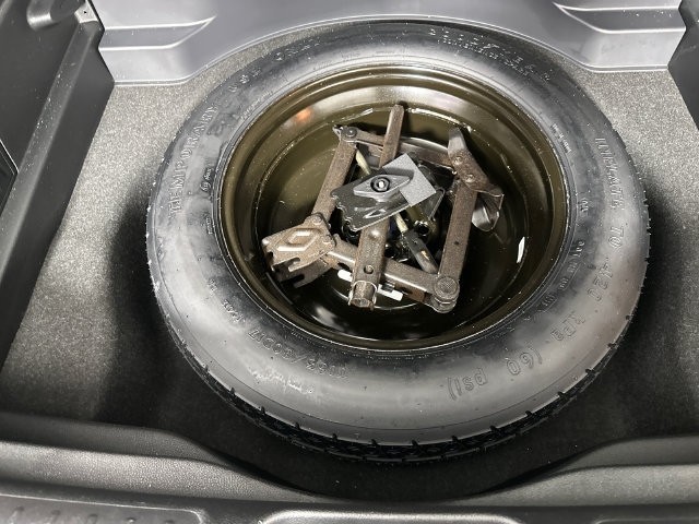 Used 2019 Jeep Cherokee Limited AWD/4WD image 38