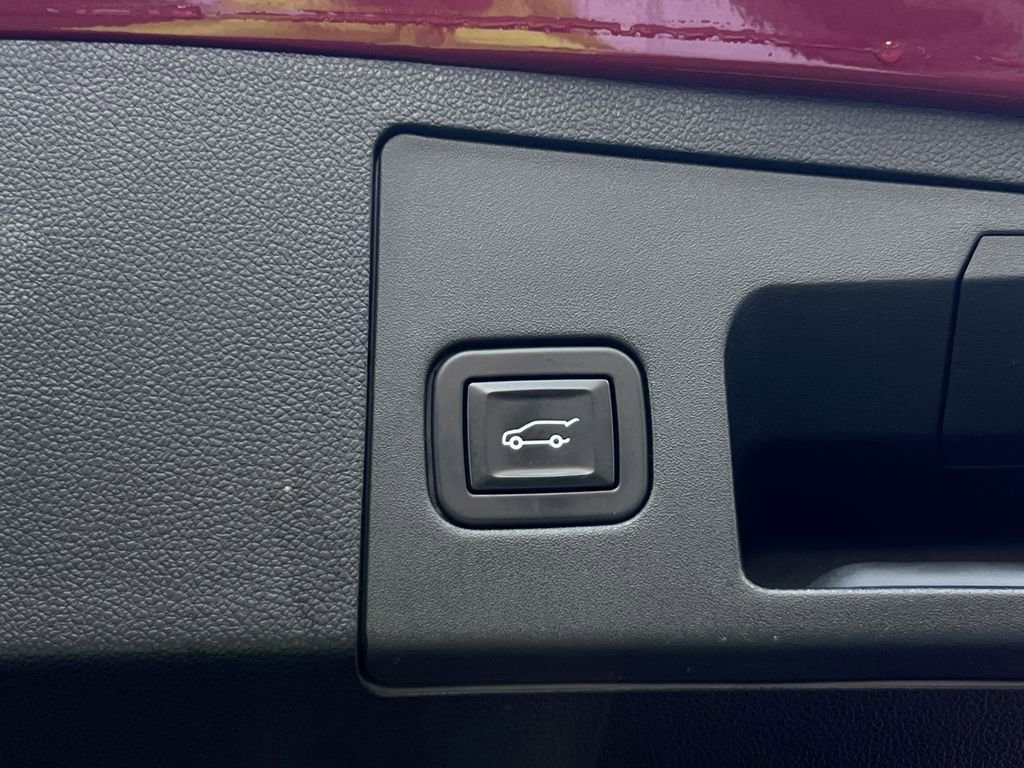 Used 2019 Cadillac XT4 Premium Luxury w/ Driver Assist Package image 17