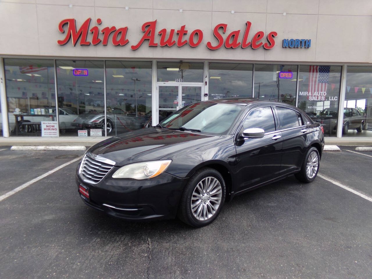 Used 2011 Chrysler 200 Limited FWD image 1