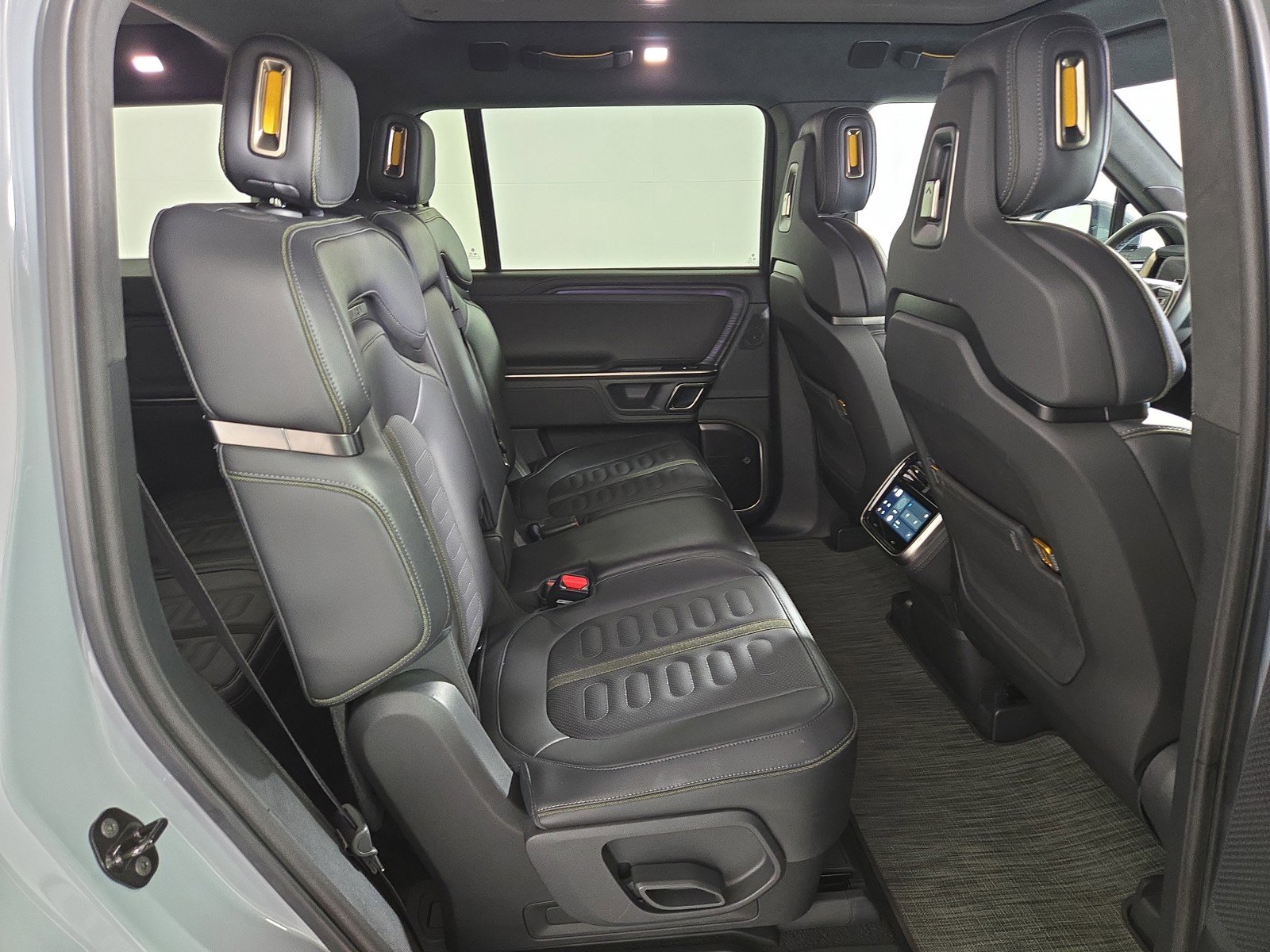 Used 2024 Rivian R1S Adventure AWD/4WD image 23