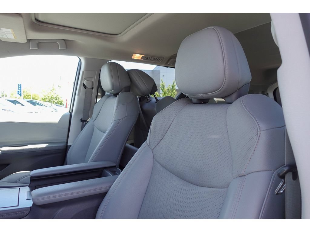 Certified 2023 Toyota Sienna Limited AWD/4WD image 11