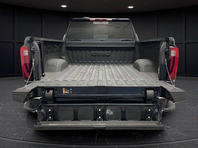 Used 2025 GMC Sierra 2500 SLT w/ SLT Premium Package AWD/4WD image 29