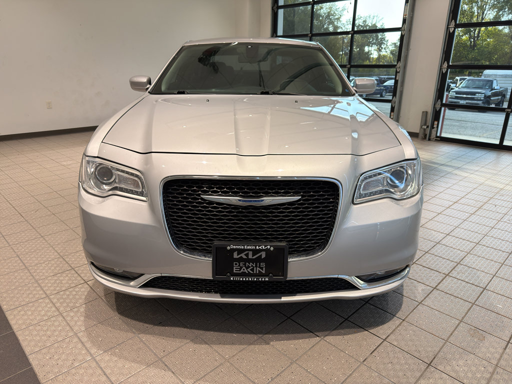 Used 2021 Chrysler 300 Touring w/ Driver Convenience Group image 8