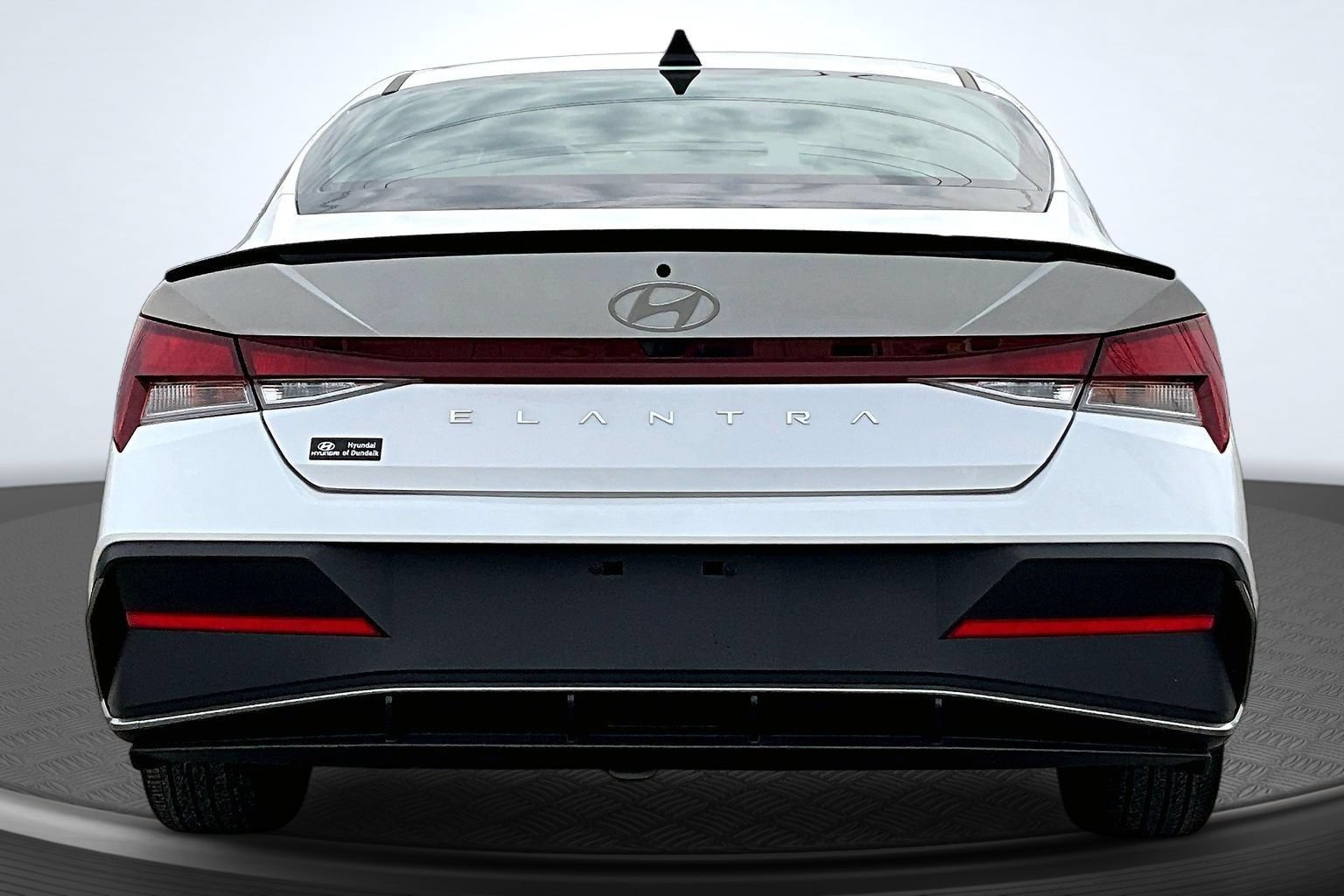 Used 2023 Hyundai Santa Fe SEL w/ Premium Package FWD image 6