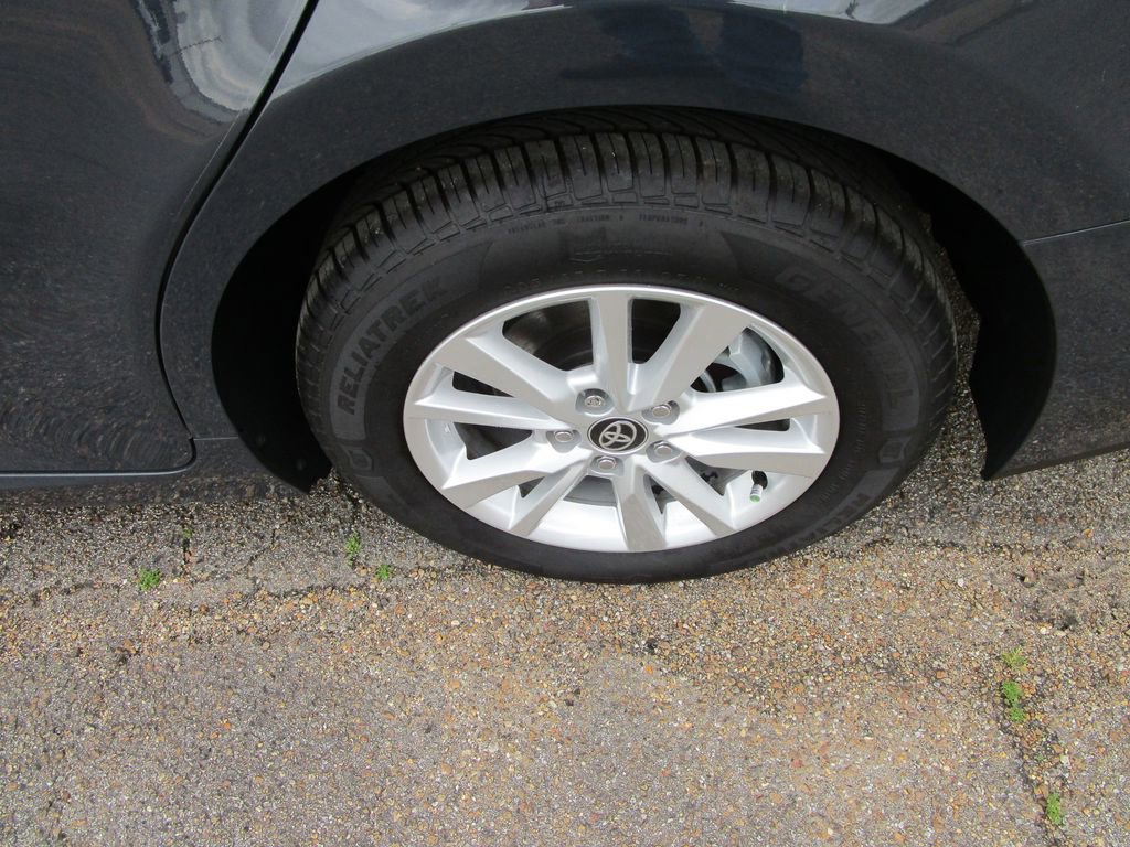 Used 2025 Toyota Camry LE image 13