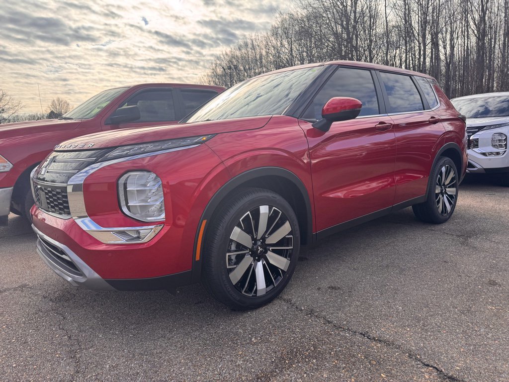 New 2026 Mitsubishi Outlander LE image 2