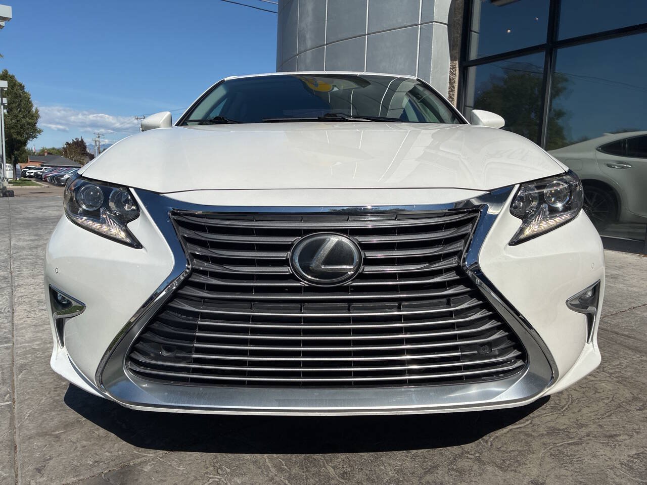 Used 2017 Lexus ES 350 FWD image 2