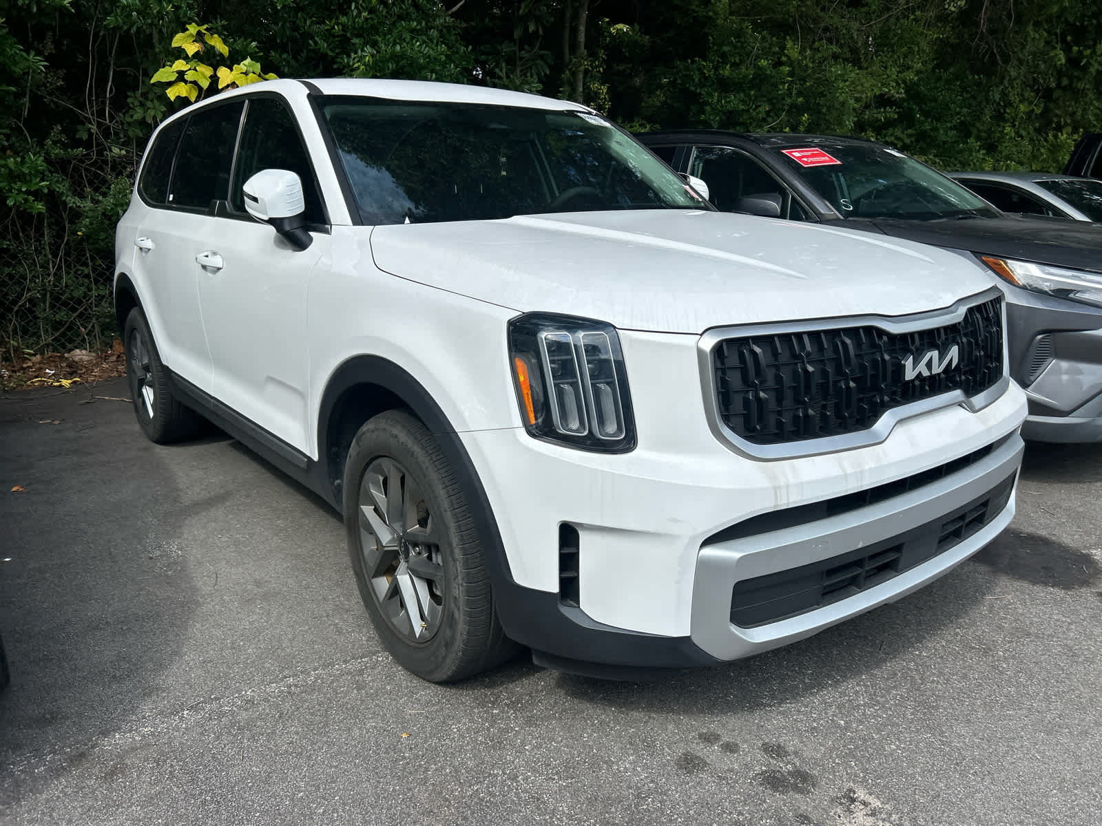 Used 2024 Kia Telluride LX FWD image 6