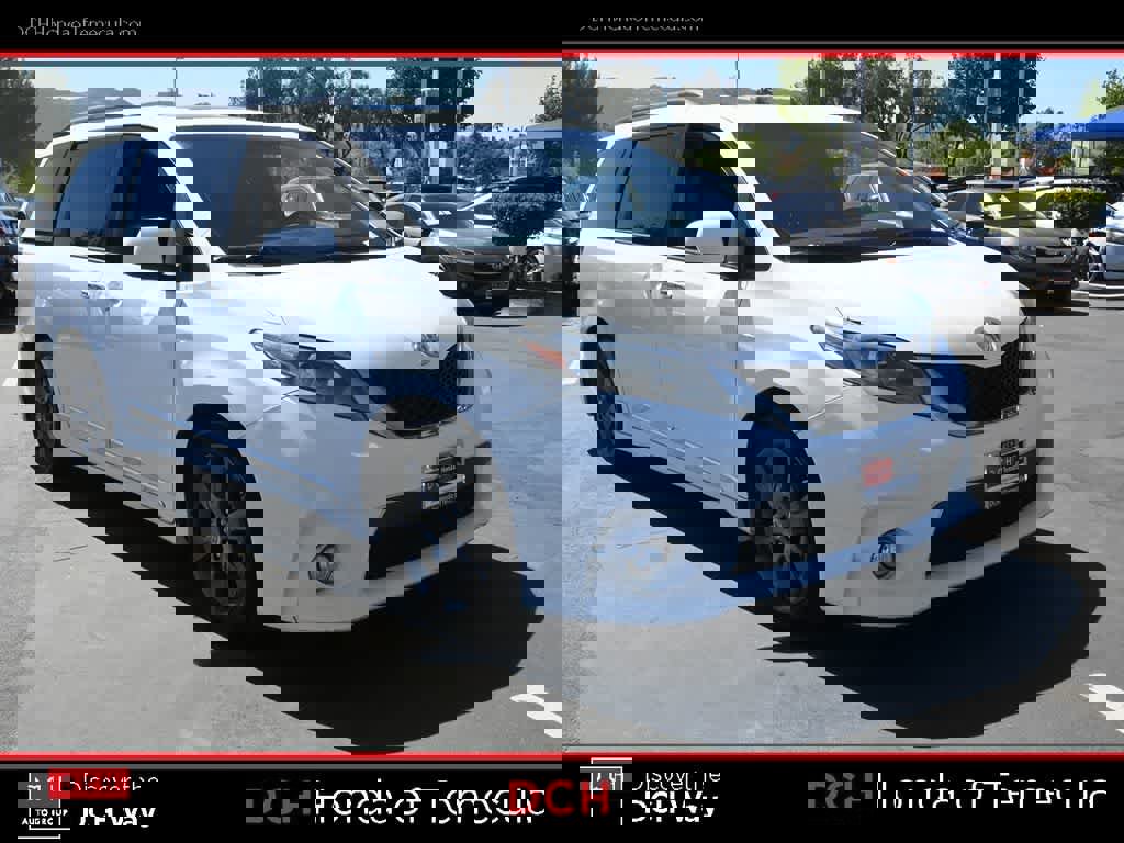 Used 2016 Toyota Sienna SE Premium image 3