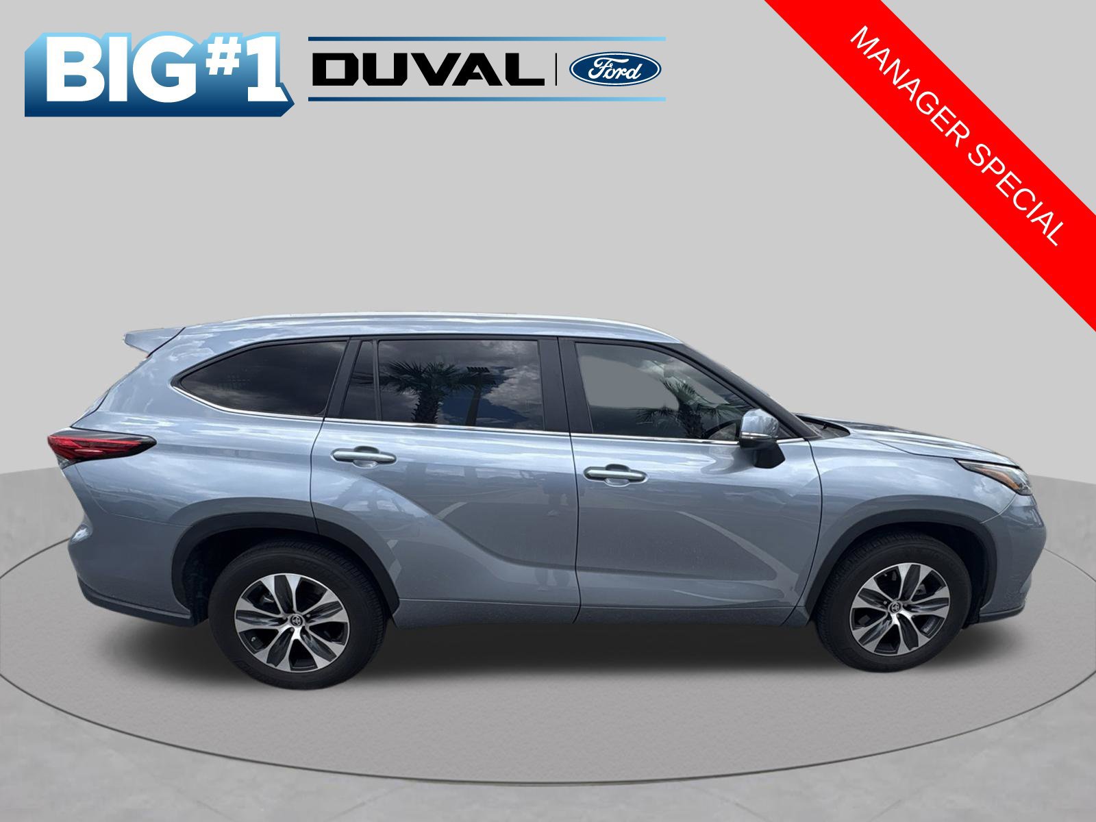 Used 2023 Toyota Highlander XLE FWD image 4
