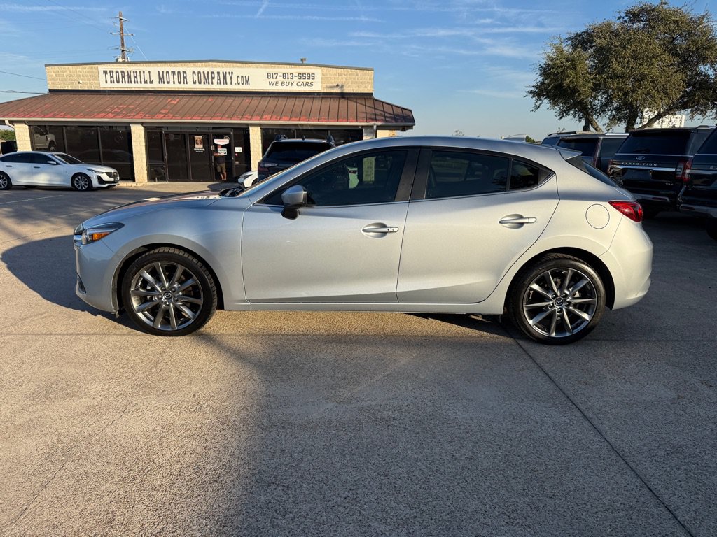 Used 2018 MAZDA MAZDA3 Grand Touring w/ Premium Equipment Package FWD image 4