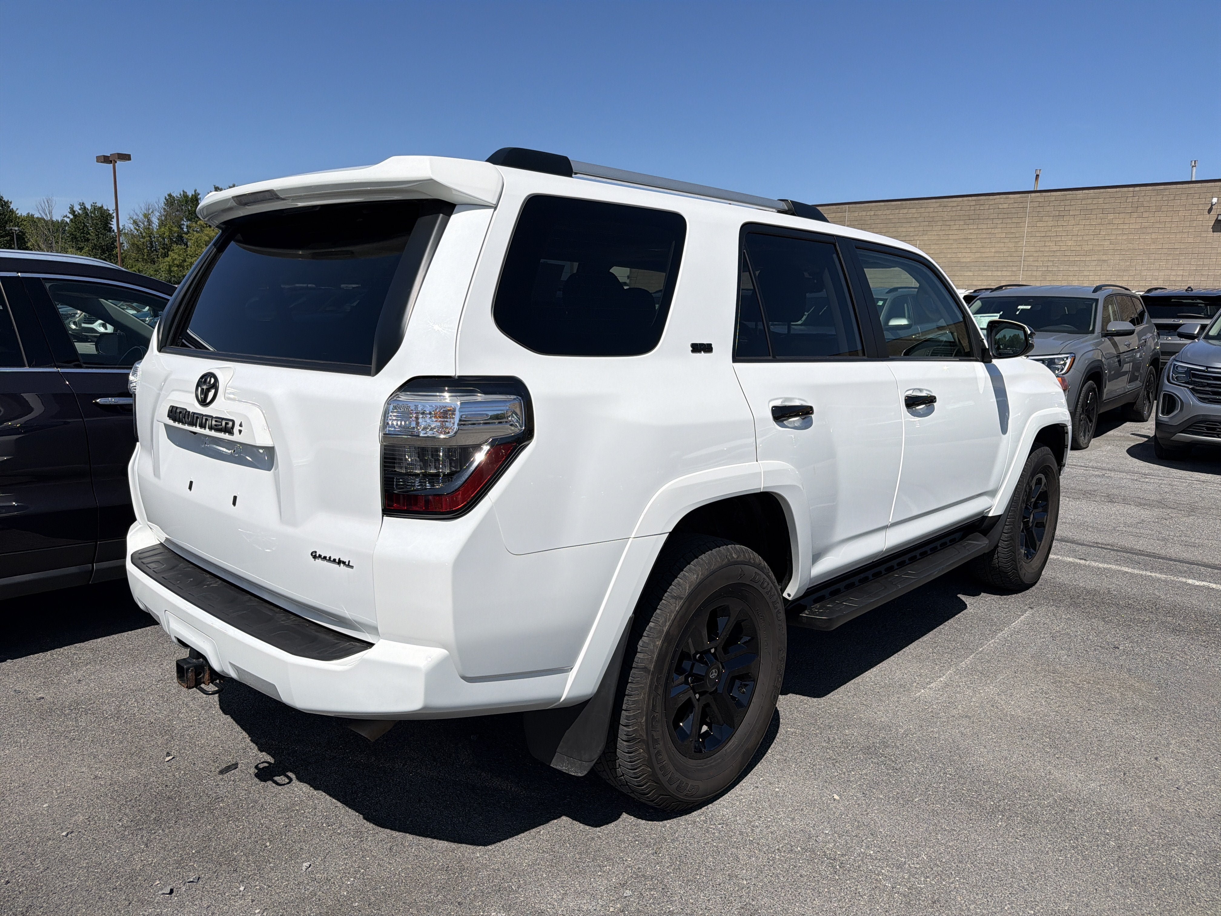 Used 2023 Toyota 4Runner SR5 Premium w/ Moonroof Package AWD/4WD image 7