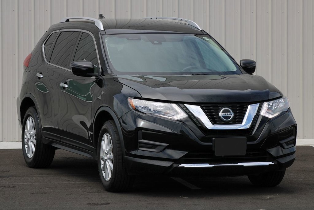 Used 2018 Nissan Rogue SV image 1