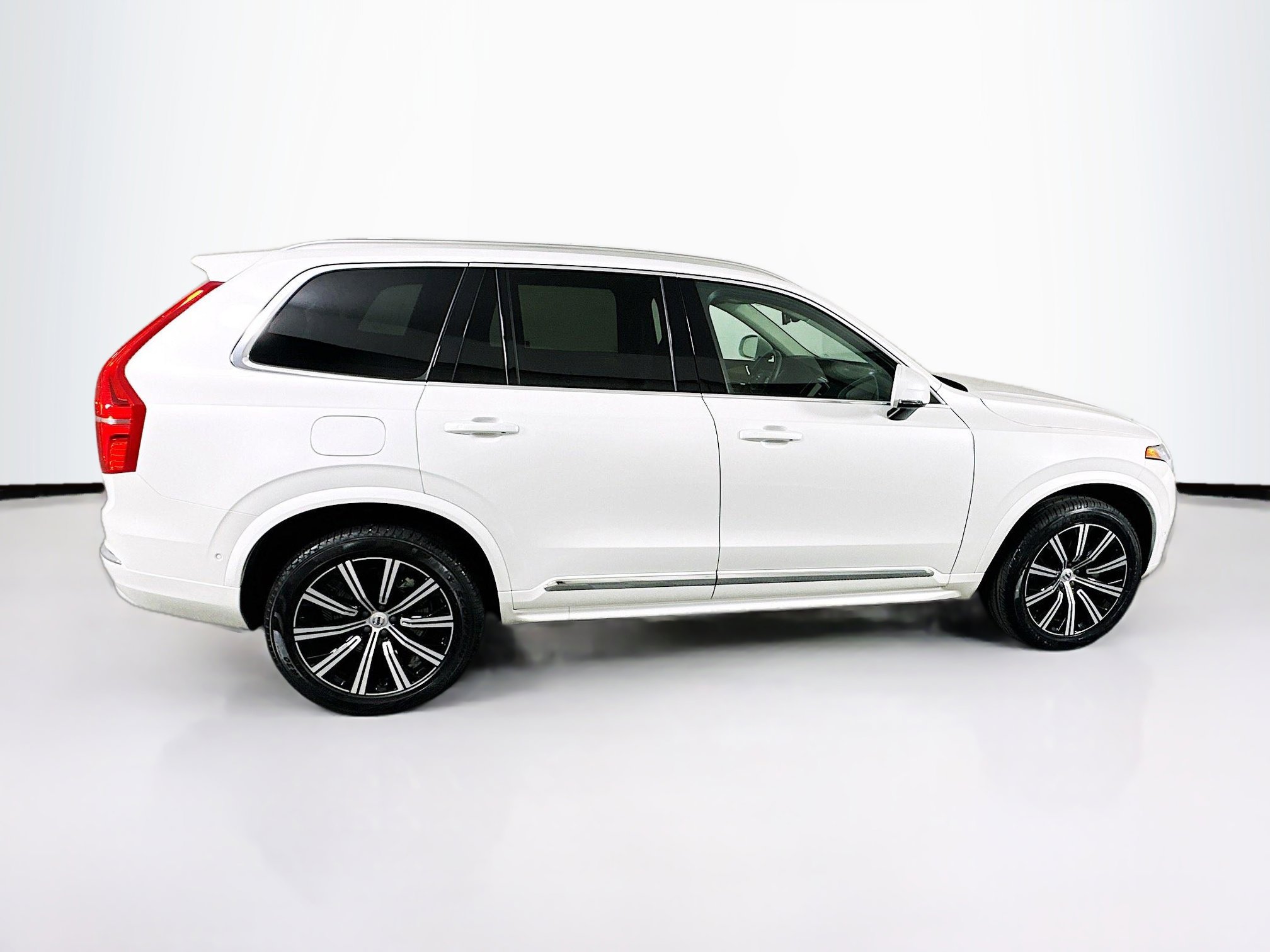 Used 2024 Volvo XC90 B5 Plus image 10