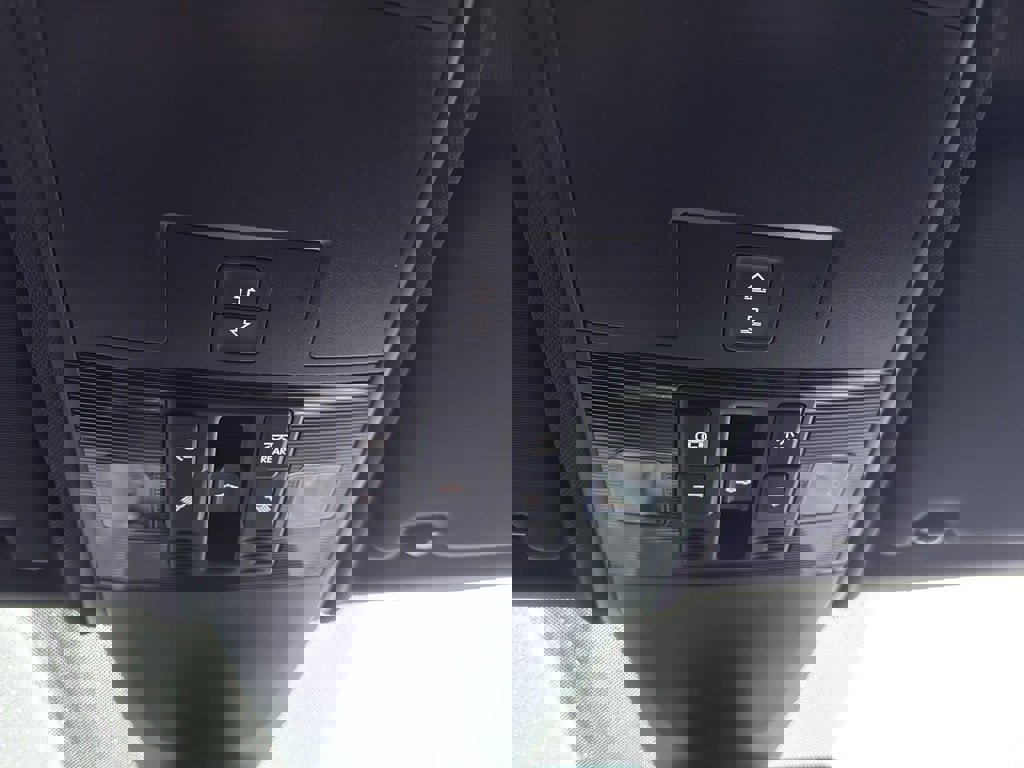 Used 2022 Volkswagen Atlas Cross Sport SEL image 33