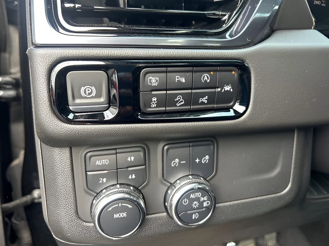 Used 2025 GMC Yukon AT4 AWD/4WD image 11