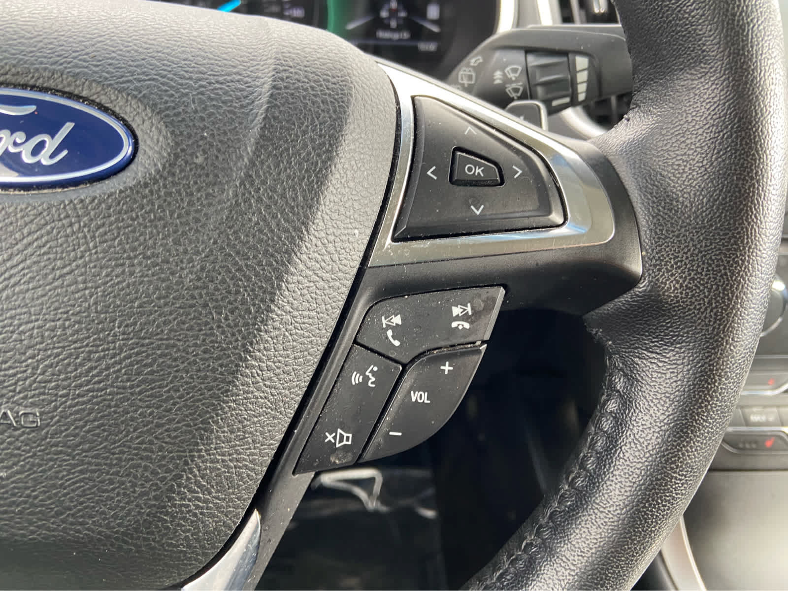 Used 2018 Ford Edge SEL w/ Equipment Group 201A AWD/4WD image 22