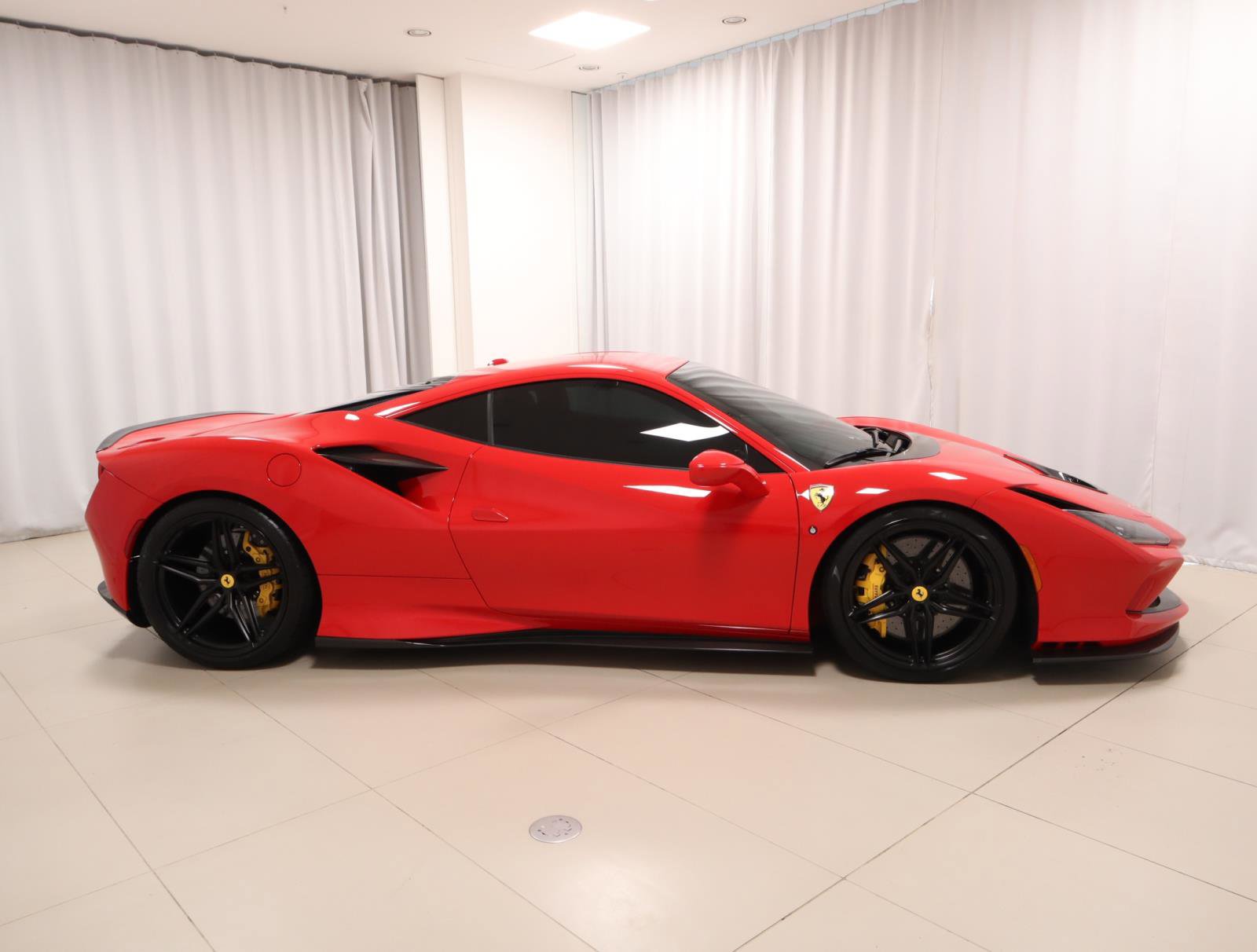 Used 2022 Ferrari F8 Tributo image 8