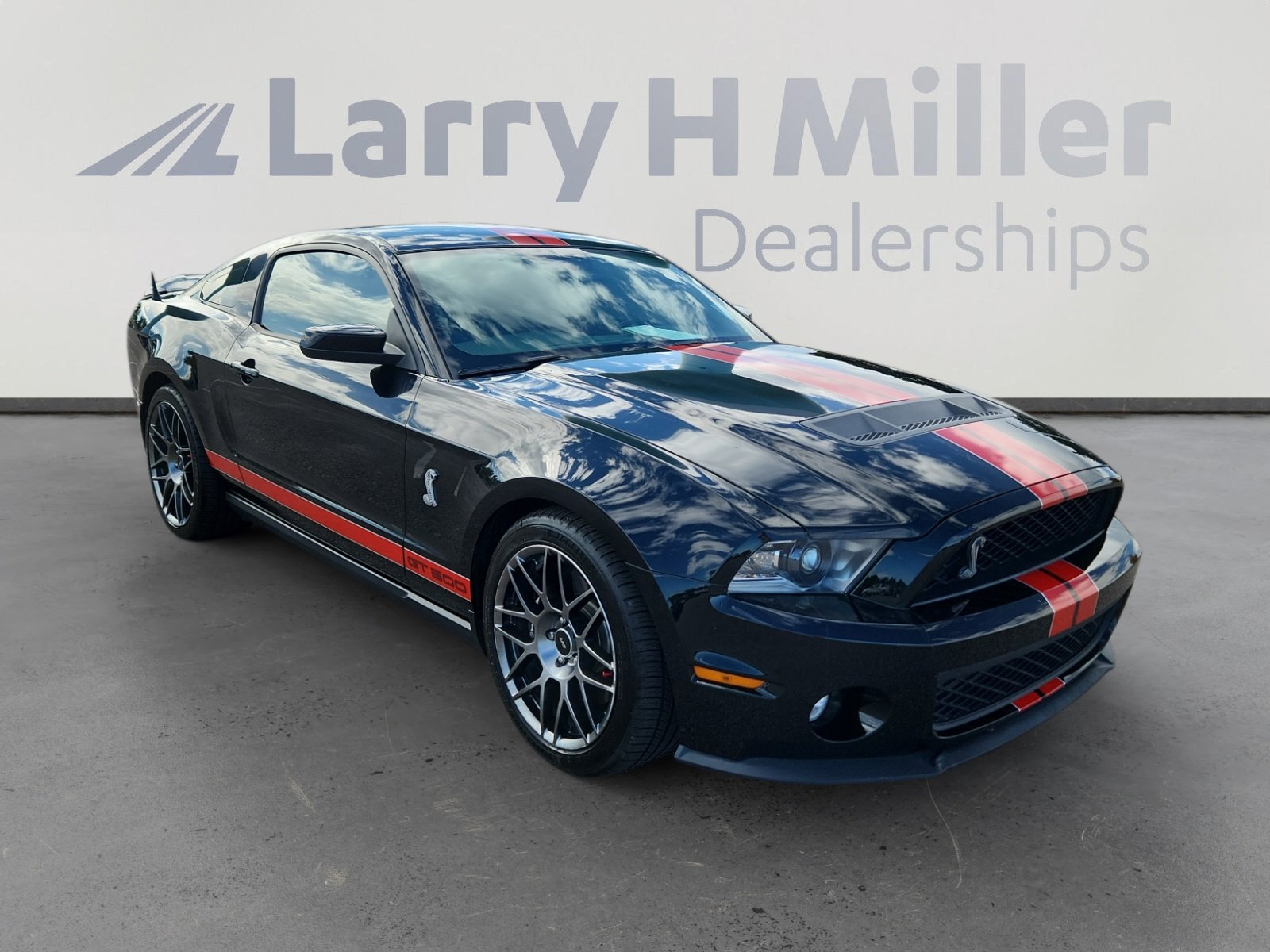 Used 2011 Ford Mustang Shelby GT500 w/ SVT Performance Pkg image 8