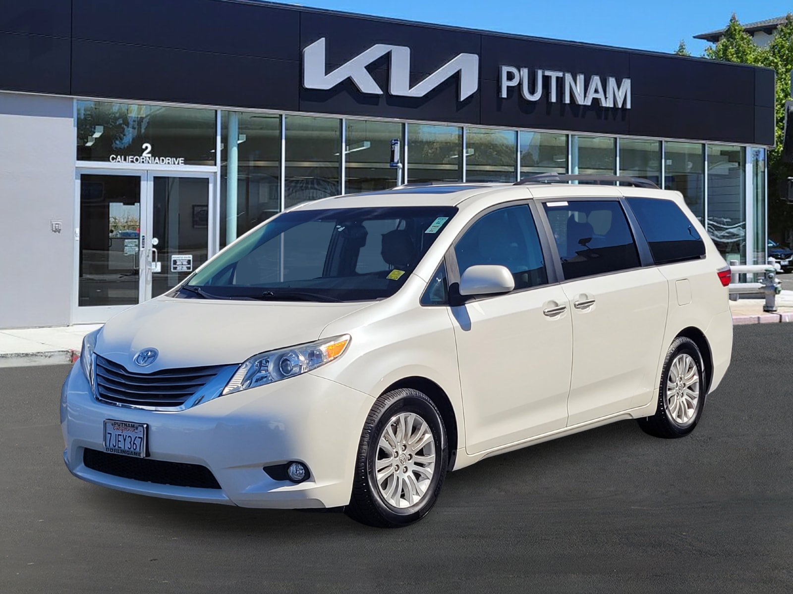 Used 2015 Toyota Sienna XLE w/ XLE Navigation Package FWD image 8