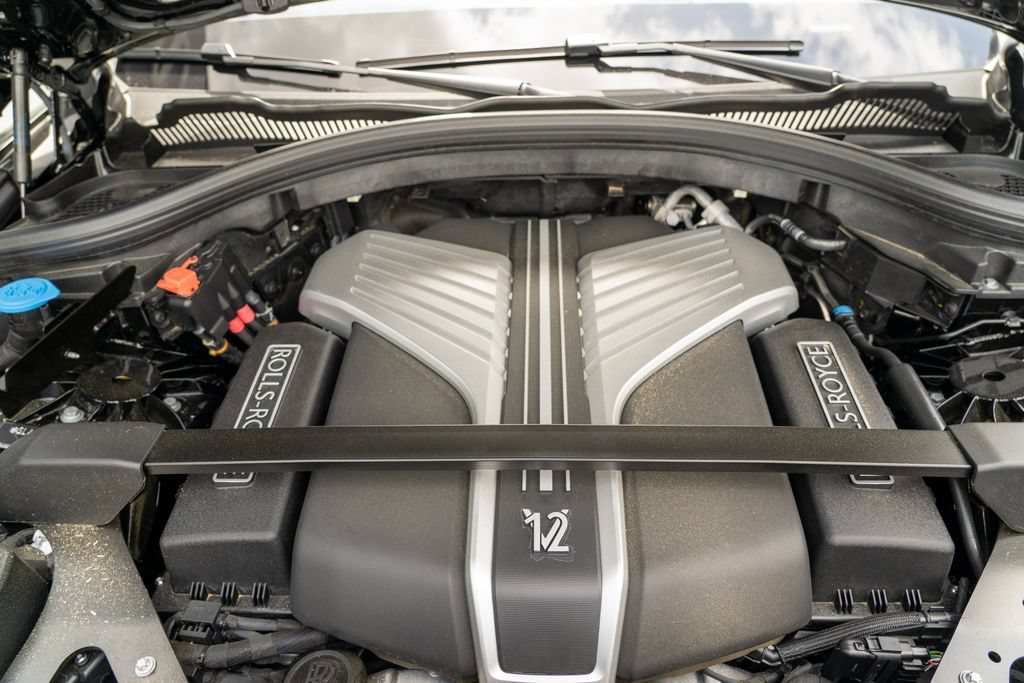 Used 2025 Rolls-Royce Cullinan AWD/4WD image 12