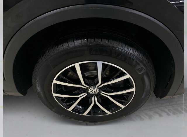 Used 2021 Volkswagen Tiguan SE AWD/4WD image 16