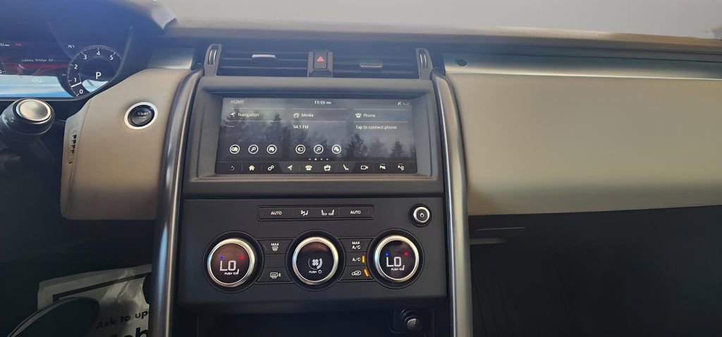 Used 2020 Land Rover Discovery Landmark image 39