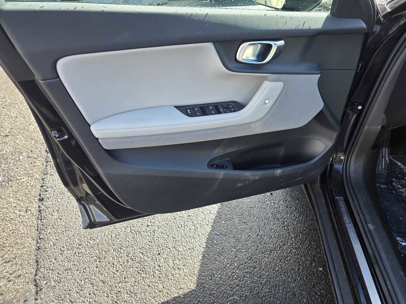 Used 2023 Polestar Polestar 2 w/ Pilot Pack image 24