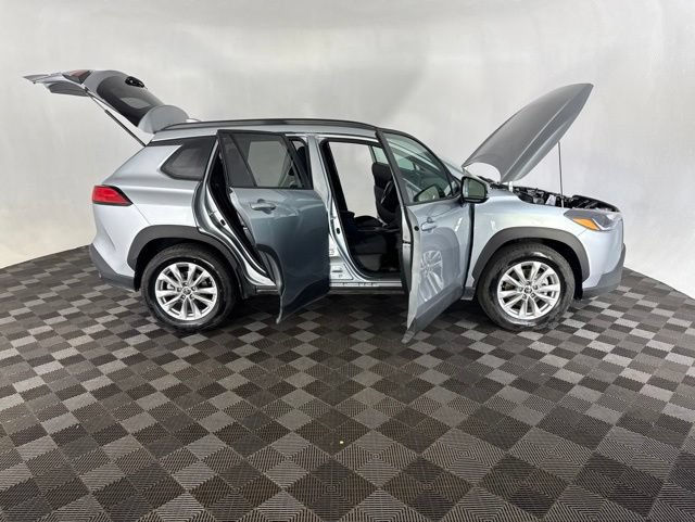 Used 2023 Toyota Corolla Cross LE w/ Moonroof Package AWD/4WD image 16