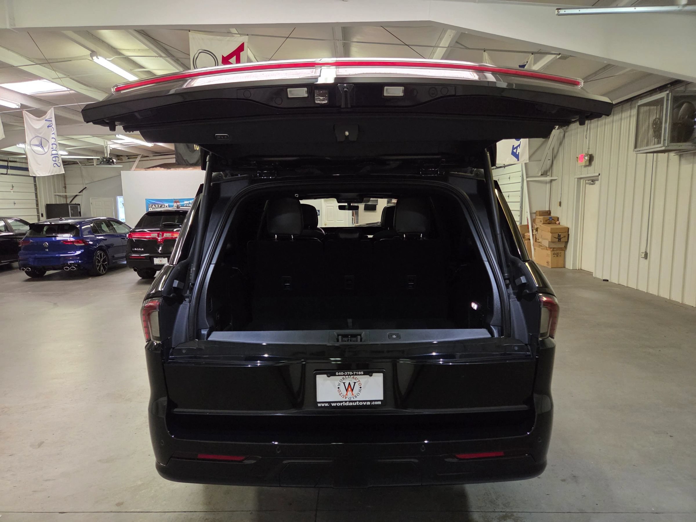 Used 2025 Lincoln Navigator L Reserve w/ Jet Appearance Package AWD/4WD image 38