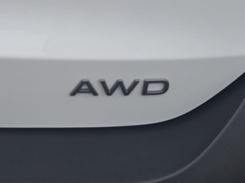 Used 2025 Nissan Kicks SV image 8