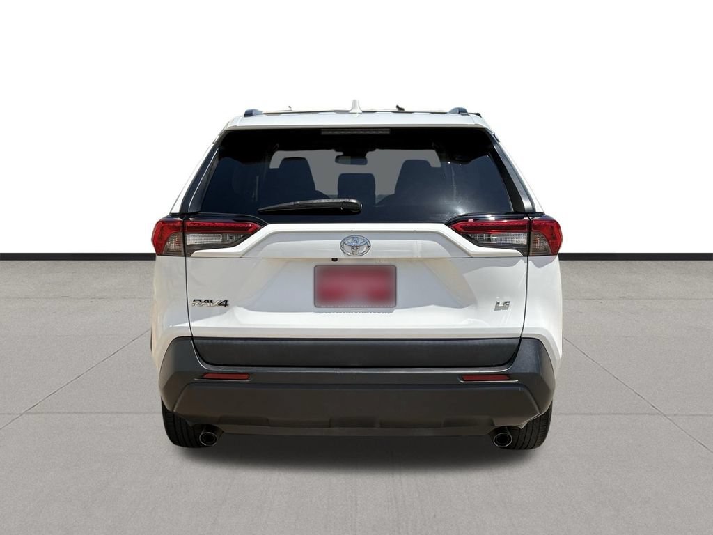 Used 2020 Toyota RAV4 LE FWD image 6