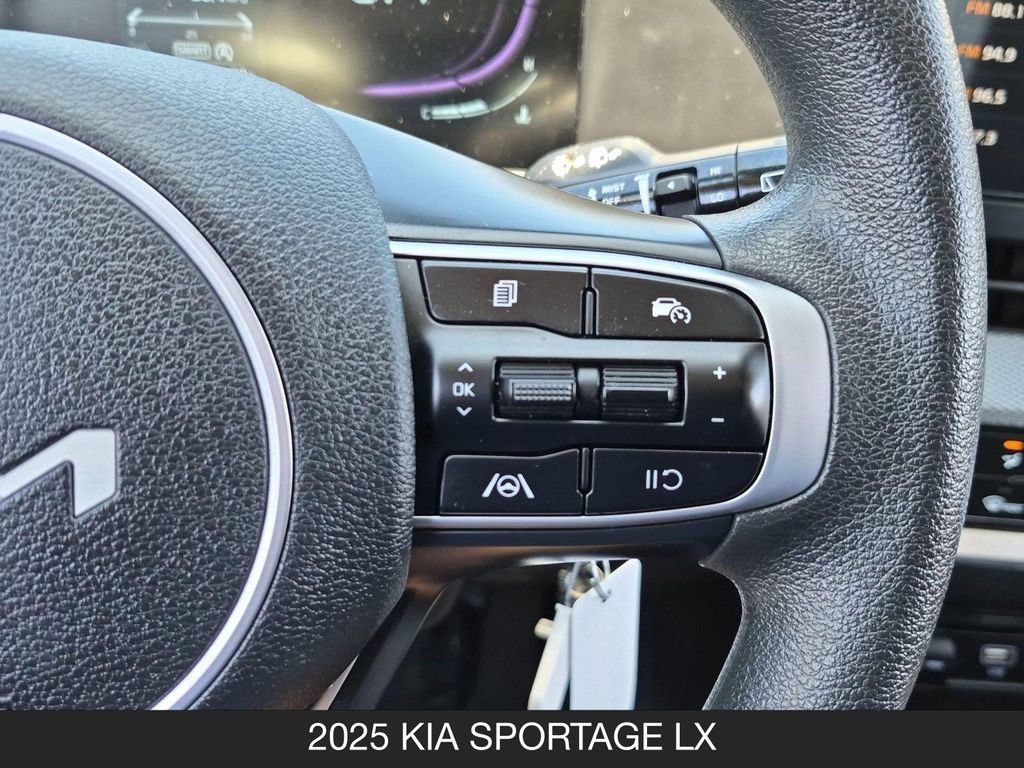 Used 2025 Kia Sportage LX FWD image 18