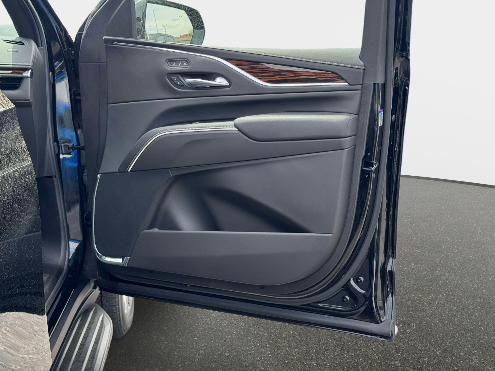 Used 2024 Cadillac Escalade ESV Premium Luxury w/ Performance Package image 11