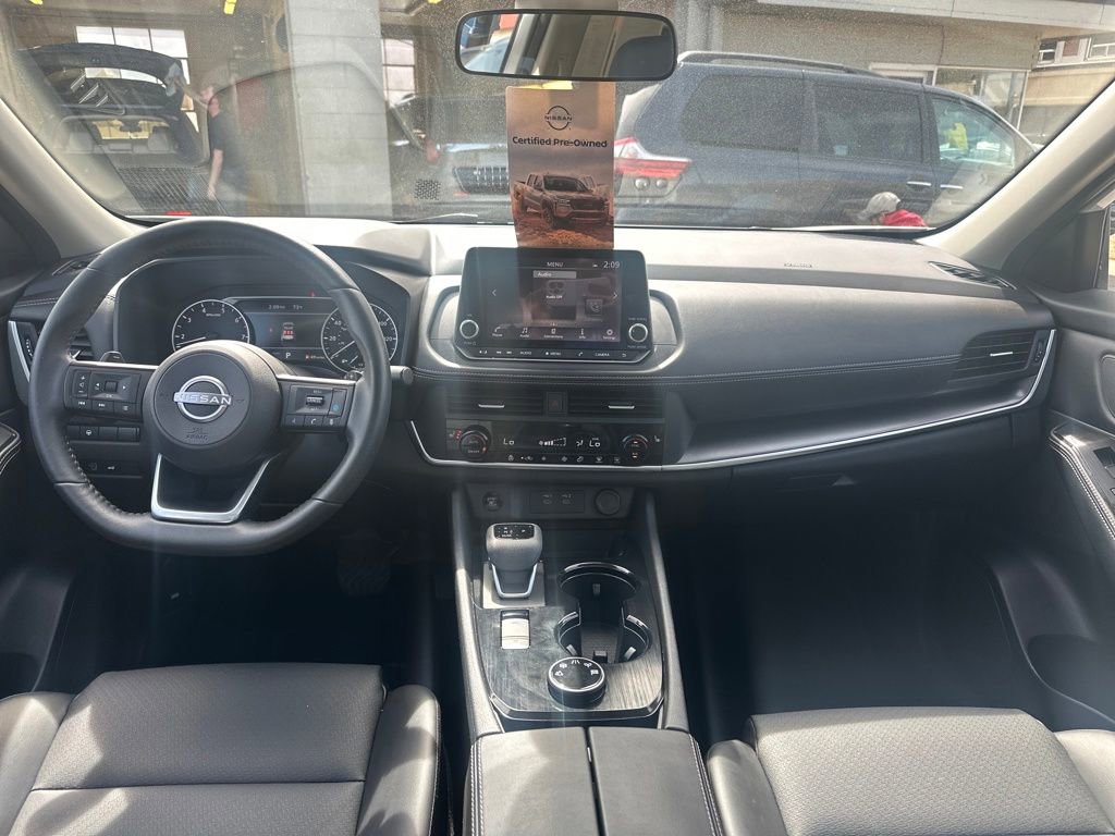 Used 2024 Nissan Rogue SV w/ SV Premium Package image 14