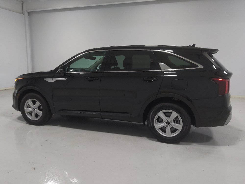 Used 2024 Kia Sorento LX FWD image 3