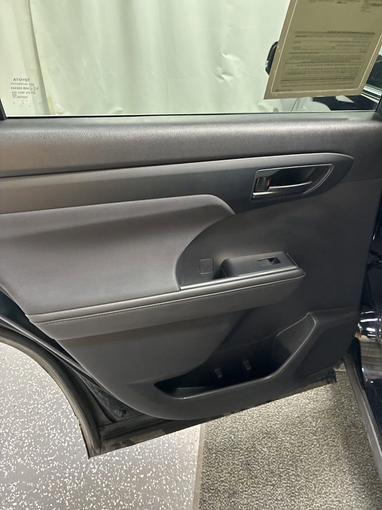Used 2024 Toyota Highlander LE FWD image 26