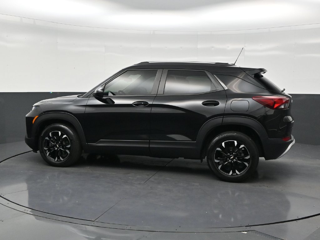 Used 2023 Chevrolet TrailBlazer LT FWD image 2
