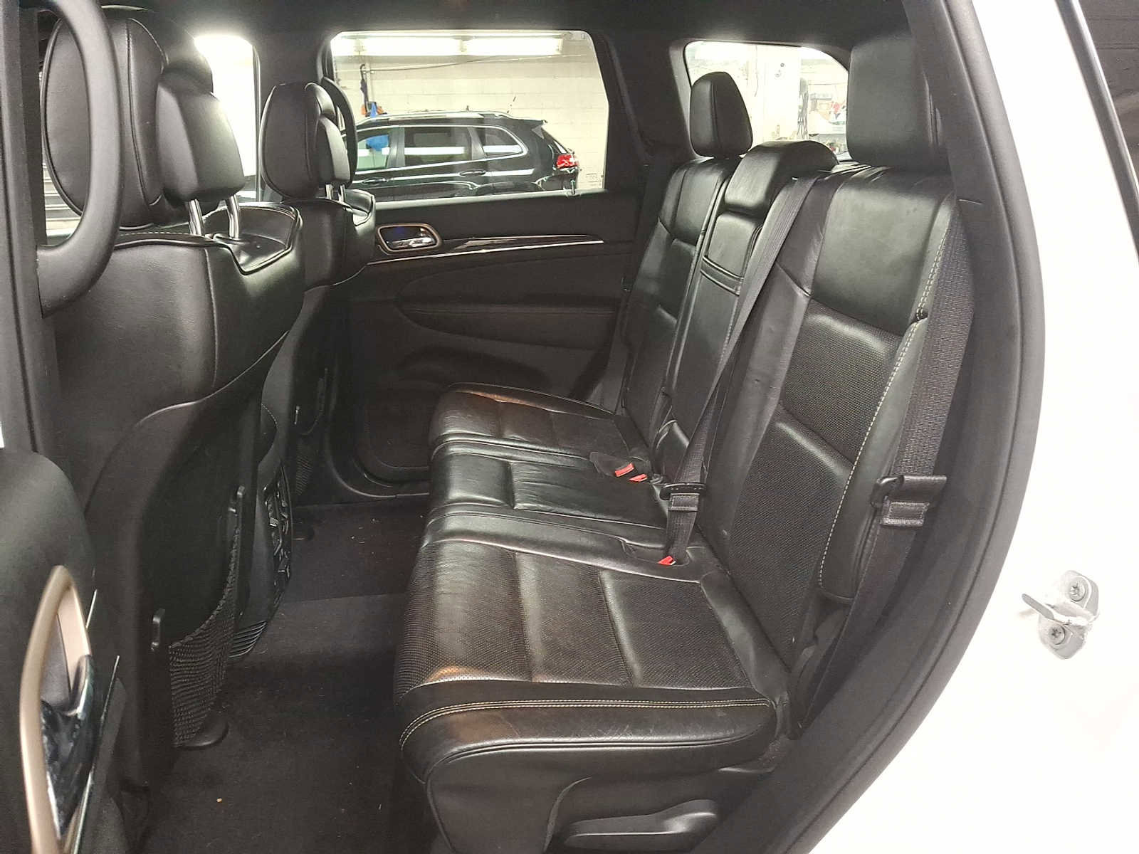 Used 2017 Jeep Grand Cherokee Overland image 9