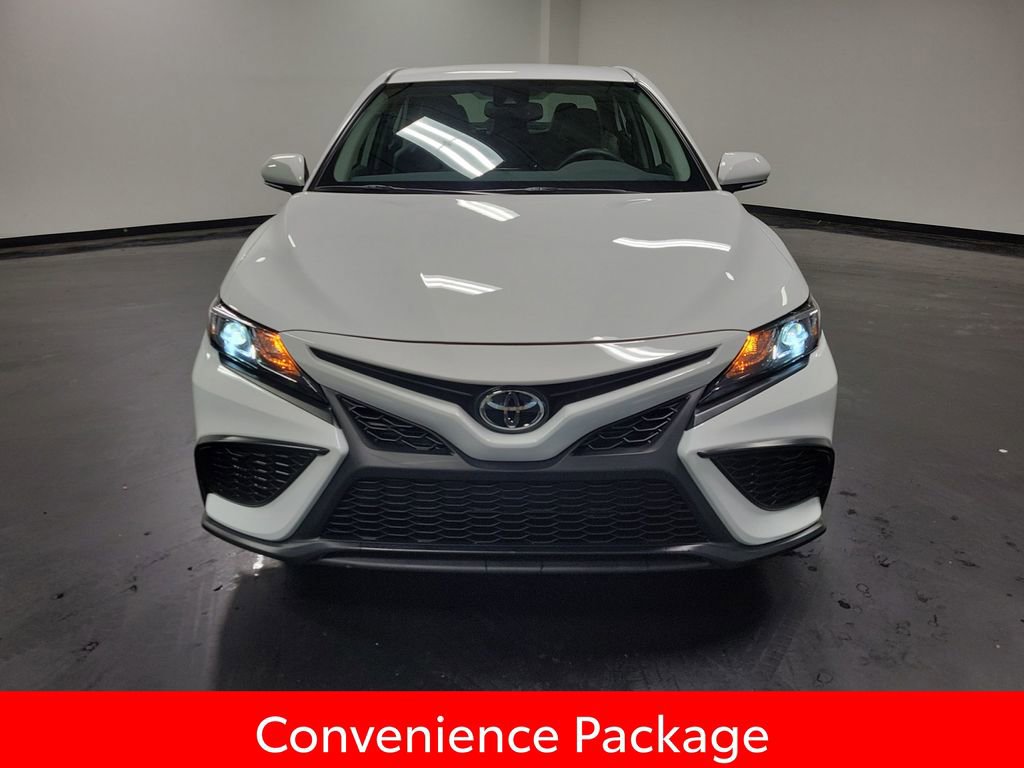 Used 2024 Toyota Camry SE w/ Convenience Package image 3