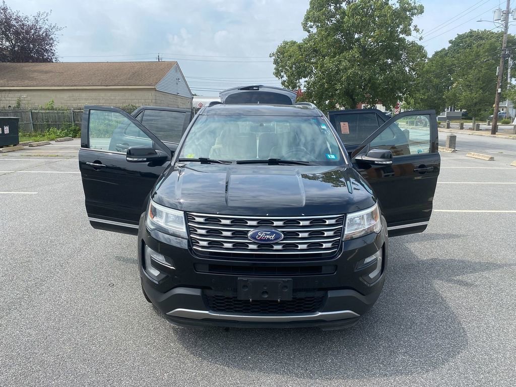 Used 2017 Ford Explorer XLT w/ Equipment Group 202A image 30