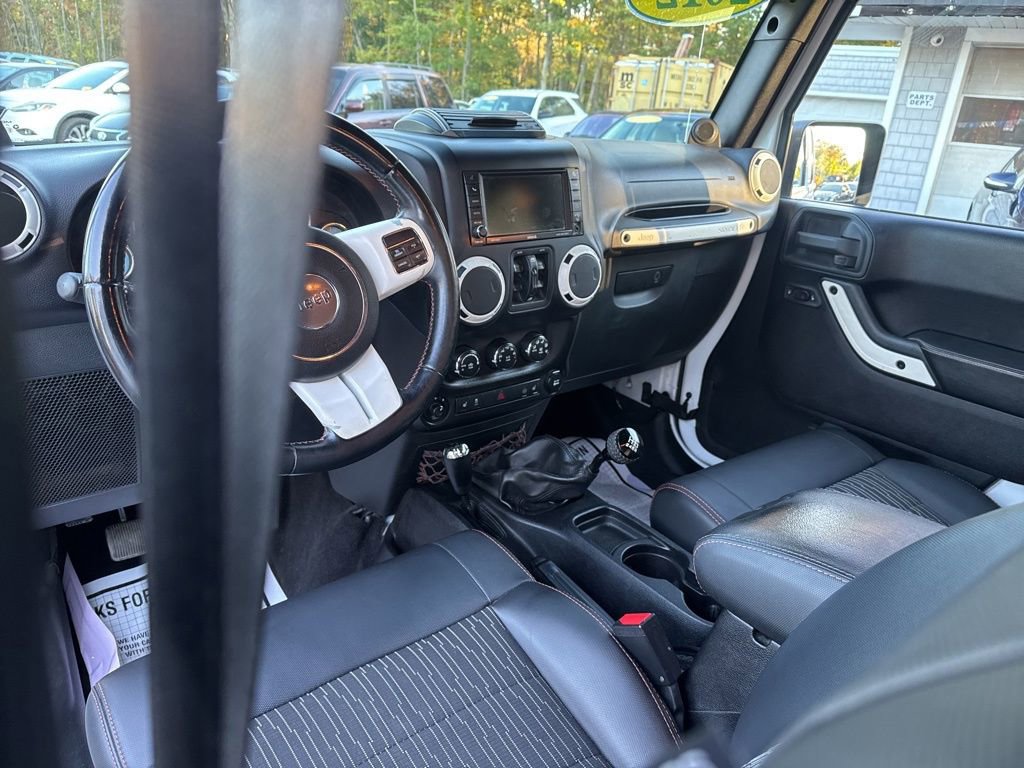 Used 2012 Jeep Wrangler Unlimited Sahara image 40