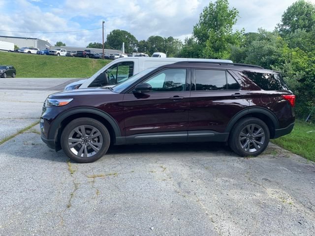 Used 2023 Ford Explorer XLT w/ Equipment Group 202A AWD/4WD image 5