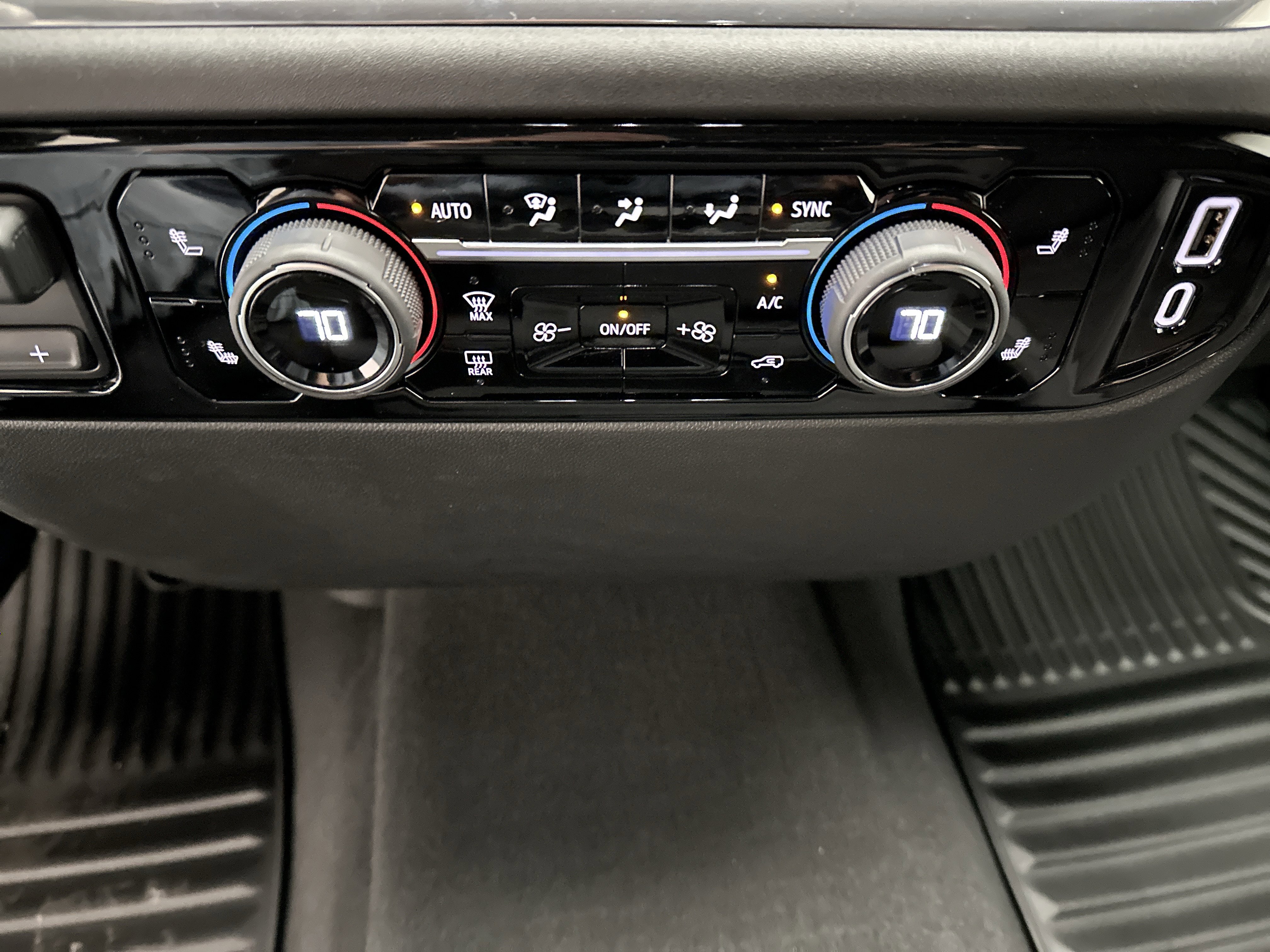 Used 2024 Chevrolet Silverado 2500 LT w/ Convenience Package image 33