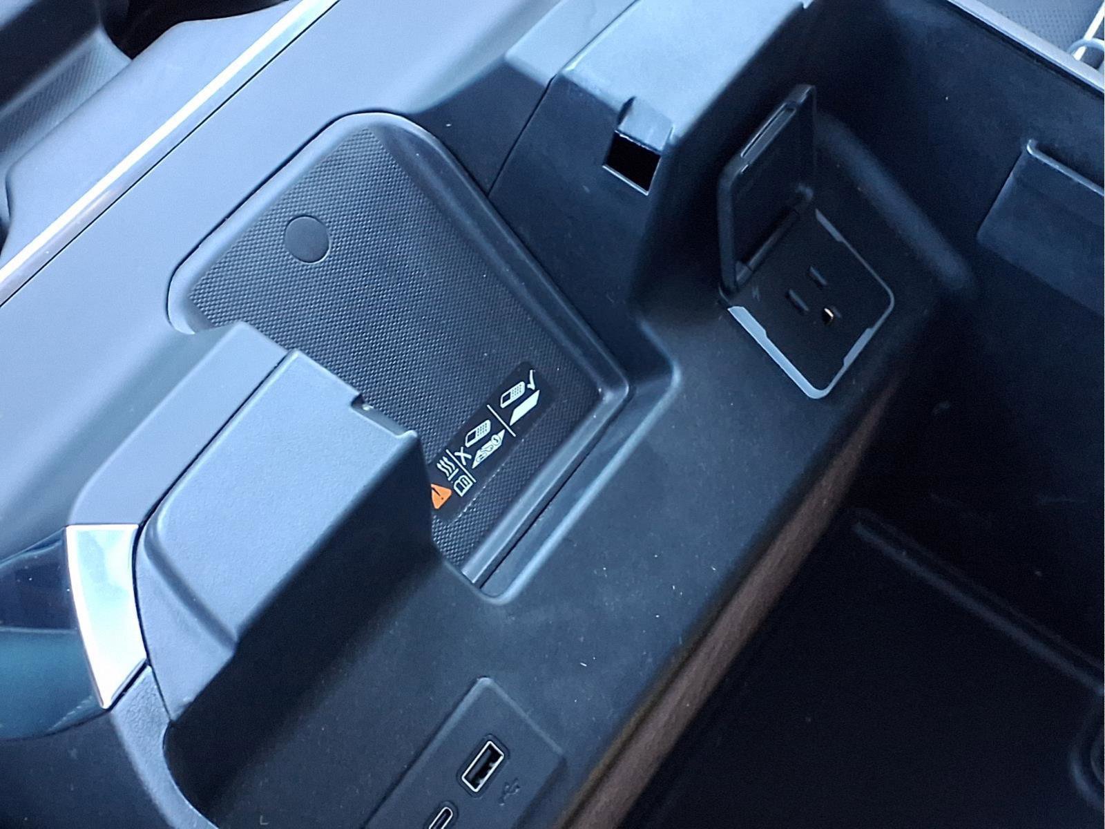 Used 2024 GMC Sierra 3500 SLT w/ SLT Premium Package image 12