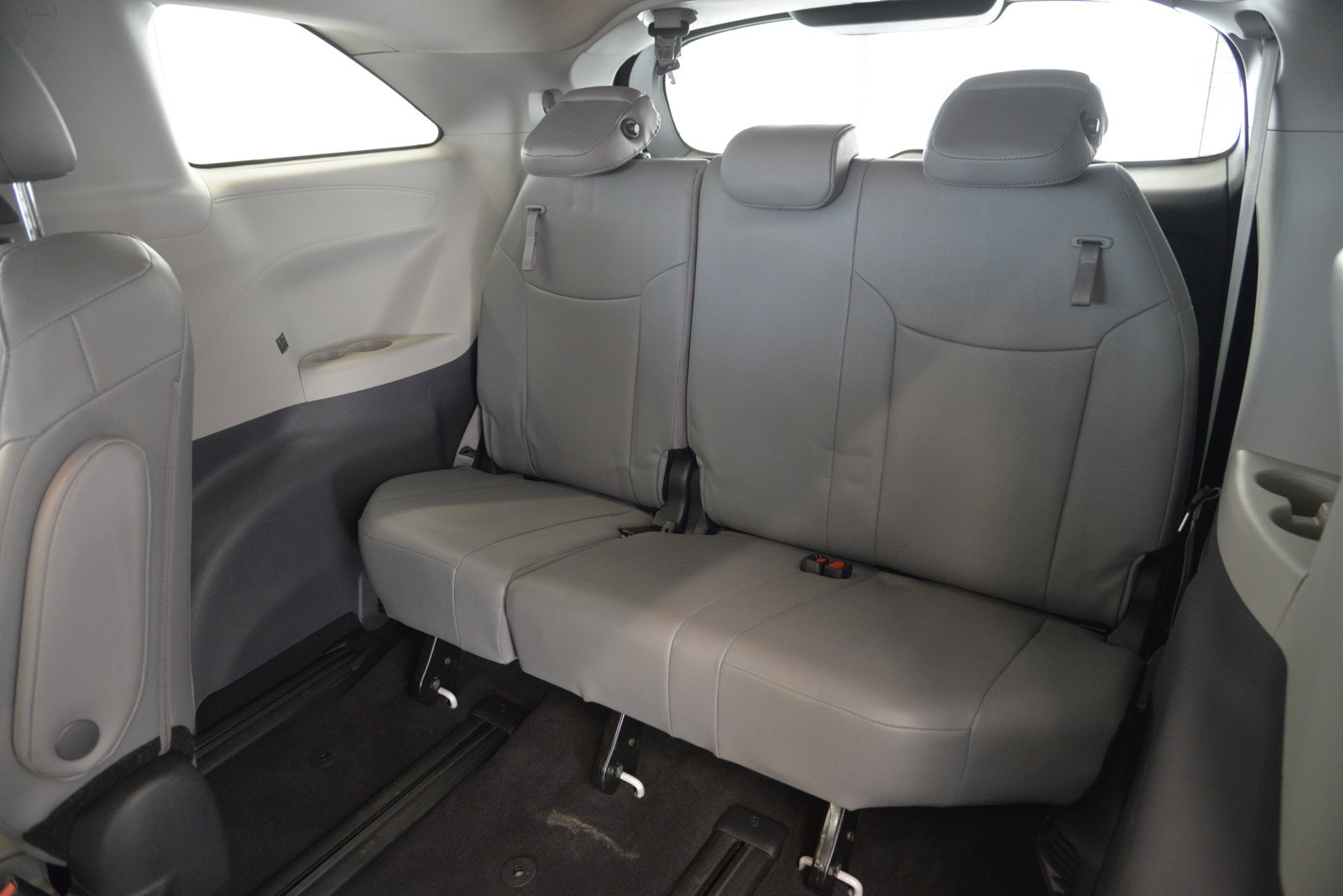 Used 2024 Toyota Sienna XLE AWD/4WD image 17