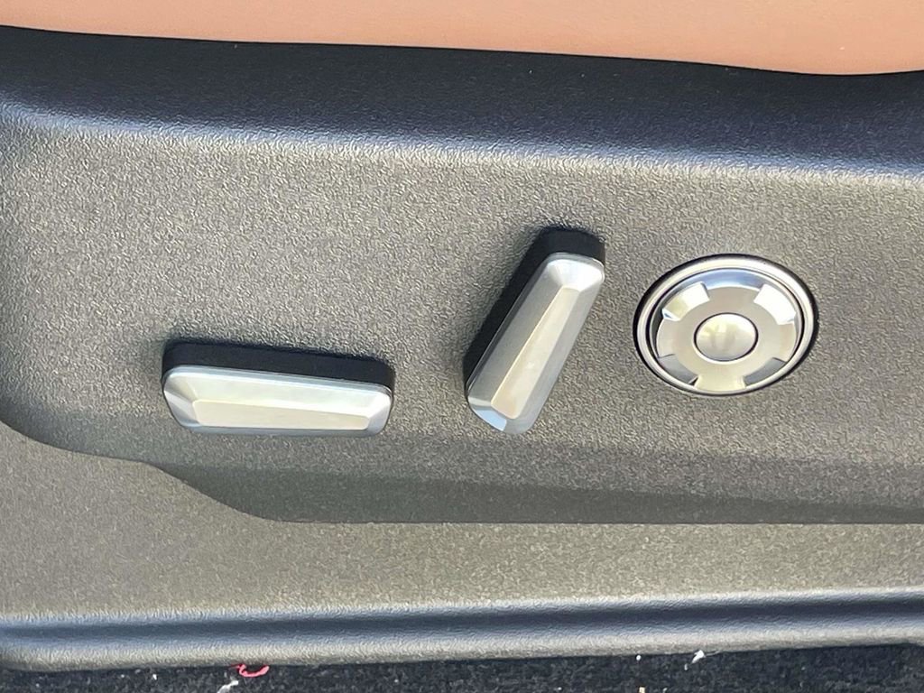 New 2025 Lincoln Navigator L Reserve image 13