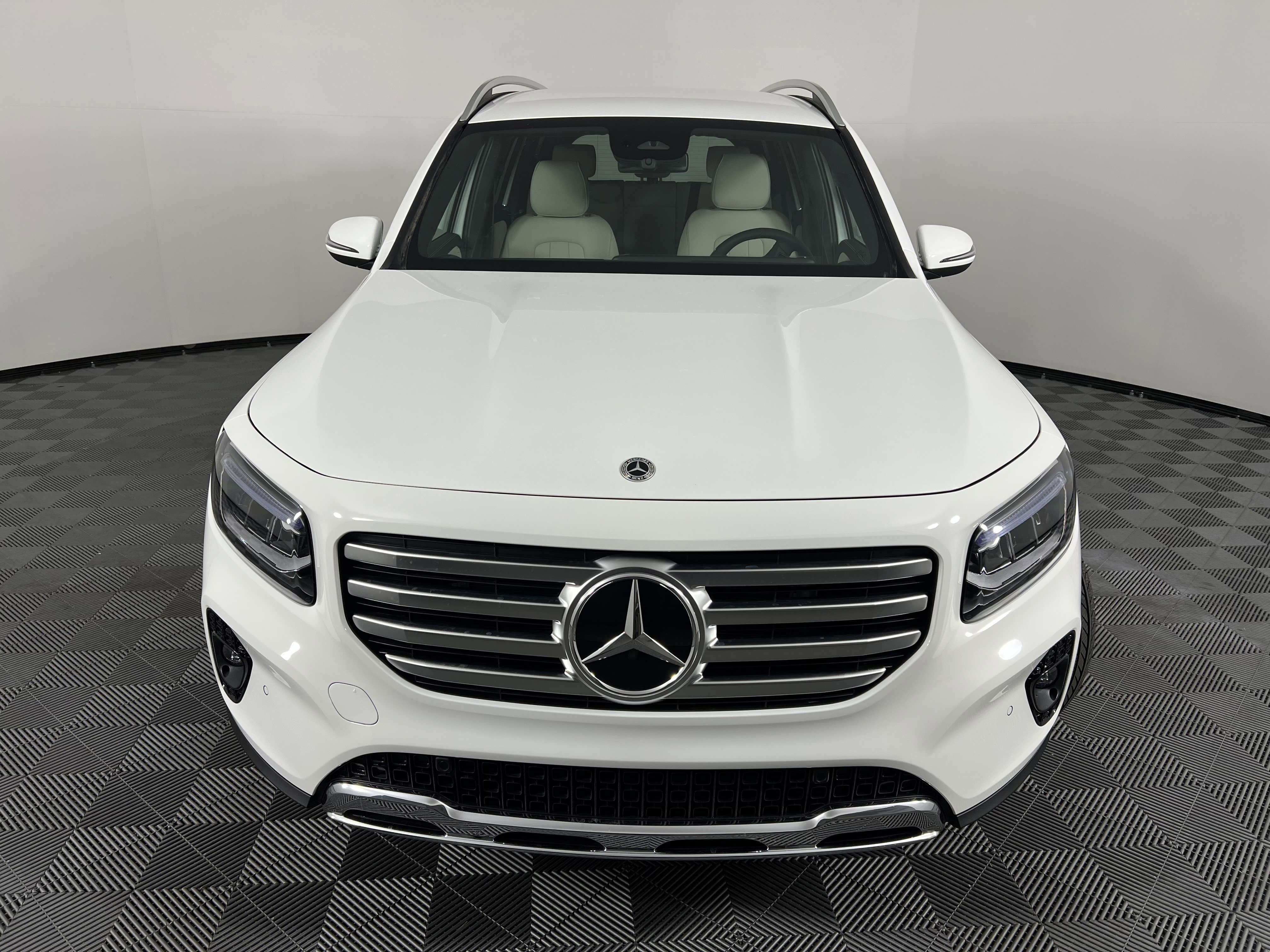 Used 2025 Mercedes-Benz GLB 250 4MATIC image 5